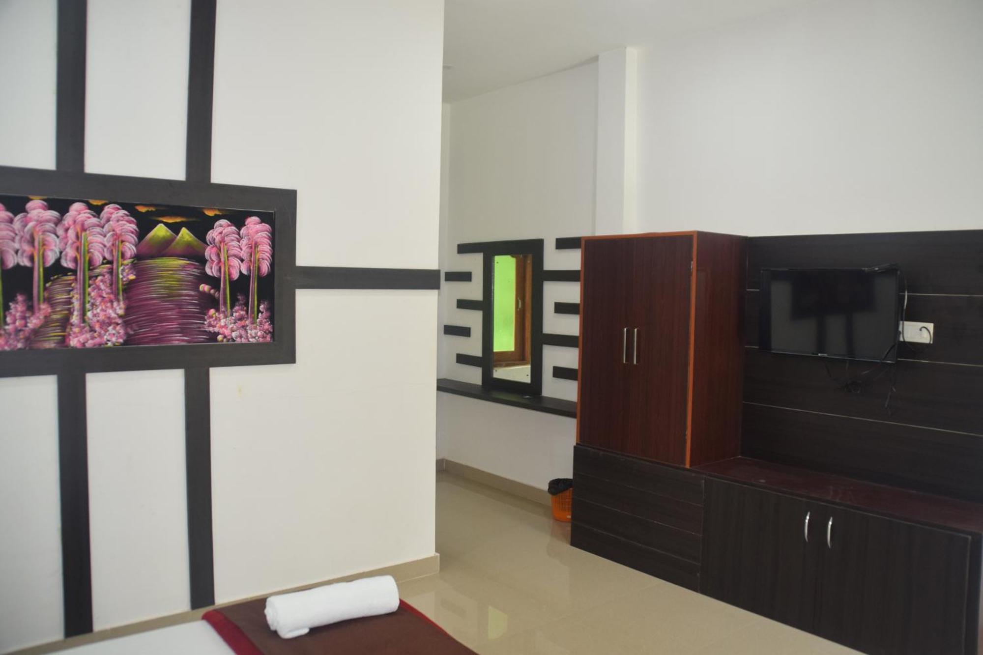 Hotel Exotica Squares Lakshmanpur Exterior foto